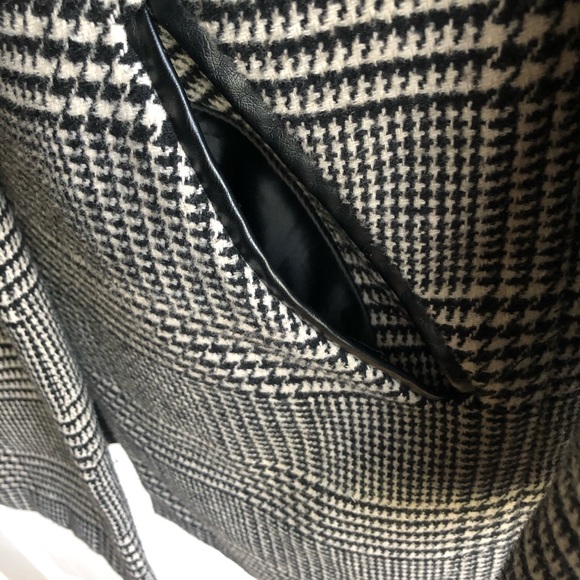 Classic Black and White Plaid Coat - Picture 5 of 11